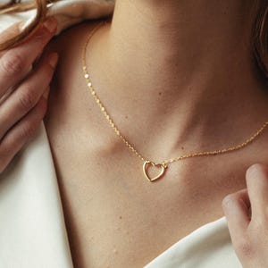 Zierliche Herz Halskette Offenes Herz Anhänger Halskette Gold Silber Choker Halsketten Geschenke für Sie Minimal Handgemachte Herz Personalisierte Halskette