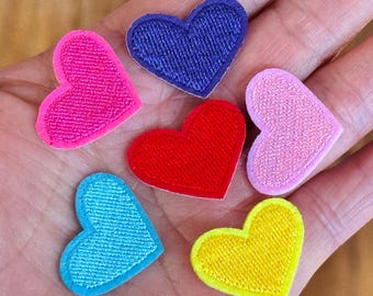 Aufnäher mit kleinem Herz, 2,7 cm (1,05 Zoll) – Gestickter Herz-Aufnäher zum Aufbügeln – Valentinstags-Aufnäher
