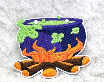 Chaudron de sorcière fer sur écusson broderie complète écusson de chaudron de sorcière écusson de sorcière écusson d'halloween écusson de sorcière d'halloween vie de l'enseignant
