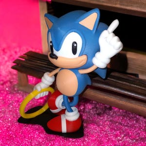 3D-Printed Sonic Hedgehog Action Figure: Gamer Room Decor, Collectible Toy