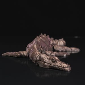 3D-geprinte gelede drakensculptuur: fantasiebeeldje