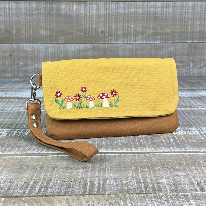 Wristlet Toadstool Coin Purse Gnomes and Mushroom Wallet Cell Phone Pouch Notions Pouch Zip Wallet Wristlet Travel Mushrooms Only