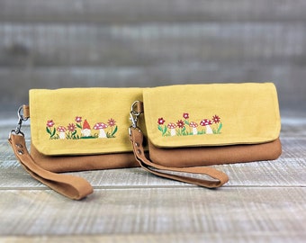 Wristlet Toadstool Coin Purse Gnomes and Mushroom Wallet Cell Phone Pouch Notions Pouch Zip Wallet Wristlet Travel