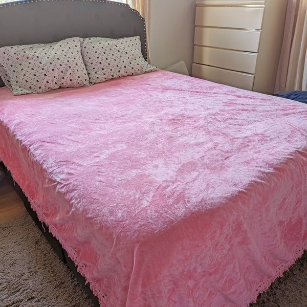 Vintage Bubblegum Pink Crushed Velvet Bedspread with Fringe | Retro Barbiecore Velvet Bedspread in Pink for Queen-Size Bed