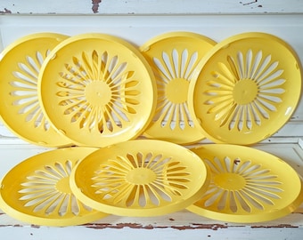 Vintage Yellow Sunflower Plastic Paper Plate Holders | Retro Picnic Supplies