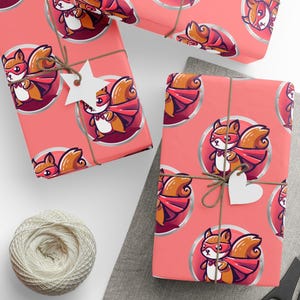 Papéis de embrulho para presente, esquilos mascarados fofos em papel de embrulho rosa, papel de embrulho para amantes de esquilos, suprimentos de embrulho, aniversário de super-herói, amante de animais