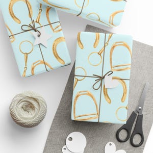 Papier cadeau, Motif étriers et mors, Fond bleu, Papier cadeau équestre, Papier cadeau équestre, Cadeau pour amoureux des chevaux, Animal