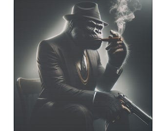 Könnte beinhalten: Digitaldruck eines Gorillas in Anzug und Fedora, der eine Zigarre raucht. Der Gorilla hält eine Handfeuerwaffe. Das Bild ist in Grau- und Schwarztönen gehalten, mit Rauch, der von der Zigarre aufsteigt.