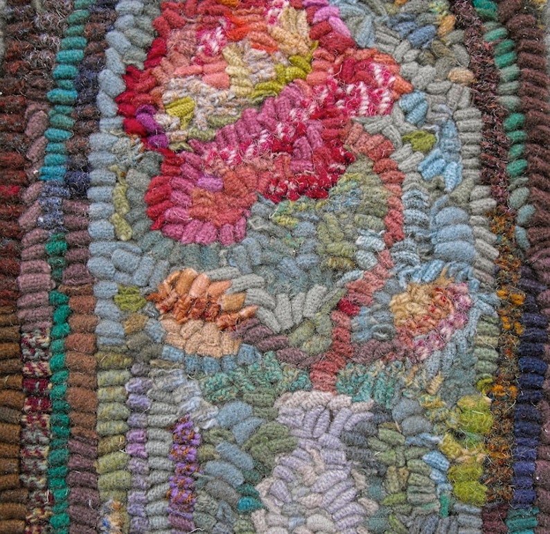 Karen Kahle's rug hooking and punchneedle embroidery PDF//Hotnail Vase image 3