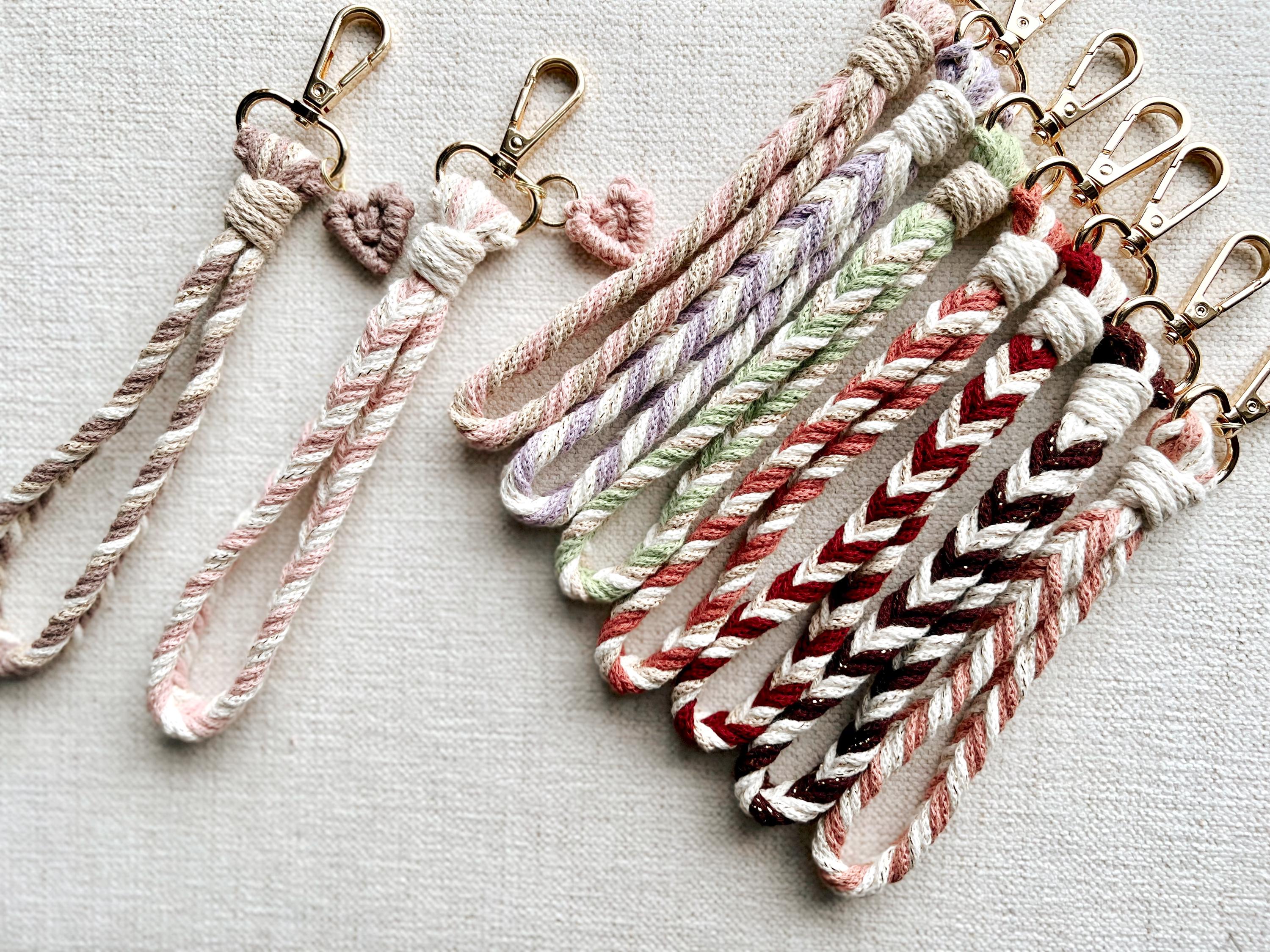 イニシャル入りキーチェーンブレスレット：パーソナライズされた