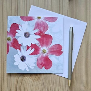Carte de voeux florale audacieuse | Cornouiller fleuri rose et marguerites africaines | carte pour la fête des mères | Photographie botanique de l'Okanagan | Cartes de Susan