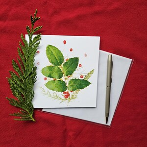 Décorez votre salle avec... des feuilles de vigne de l'Oregon, des groseilles rouges et de l'achillée millefeuille | Carte Pour Les Fêtes botanique rouge et verte de l'Okanagan | Cartes de Susan