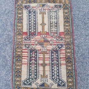 Small Vintage Wool Oushak Rug: Turkish Doormat (1.11x3.0 Ft)