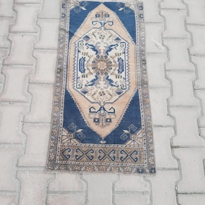Small Vintage Turkish Wool Rug: Handwoven Oushak Doormat (1.7x3.2 Ft)