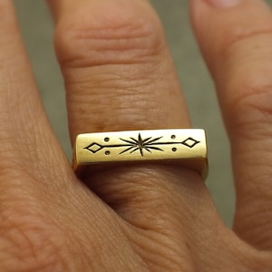 Signum ring, 18k gold signet ring, intaglio ring, celestial ring, engraved signet ring, starburst ring, gold bar signet ring,