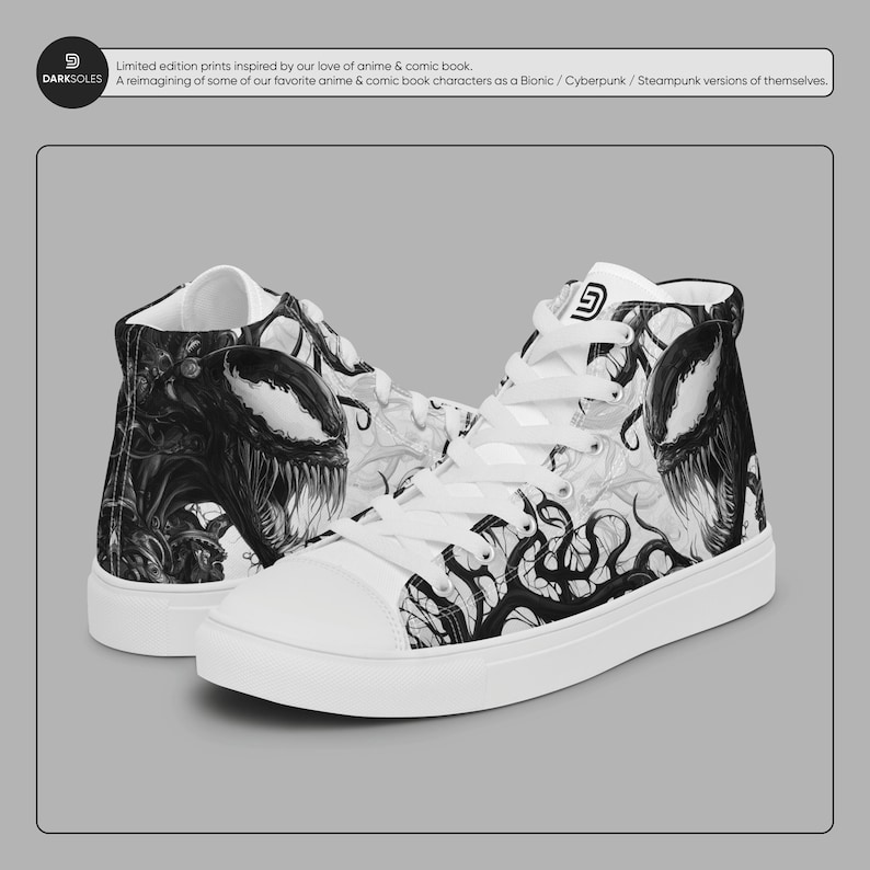 Pu&ograve; includere: Sneakers alte bianche con una stampa grafica in bianco e nero di una creatura con denti aguzzi e tentacoli. La stampa ricorda un personaggio dei fumetti.