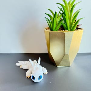 Flexi Light Fury | Drachenzähmen leicht gemacht | Light Fury Schlüsselanhänger | Light Fury Figur | Schreibtisch Spielzeug |