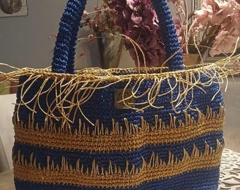 Handmade Fringed Straw Tote Bag: Two-Tone Woven Design