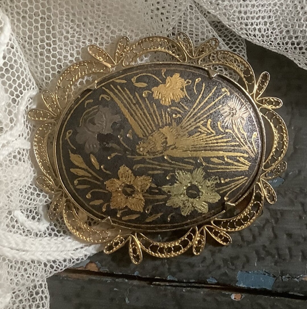 Broche ancienne fleurs en inclusion Orange/Argenté Plastique/Métal