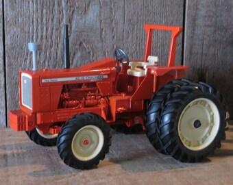 Ertl Allis-Chalmers Two-Twenty Toy Tractor - Item No. 677