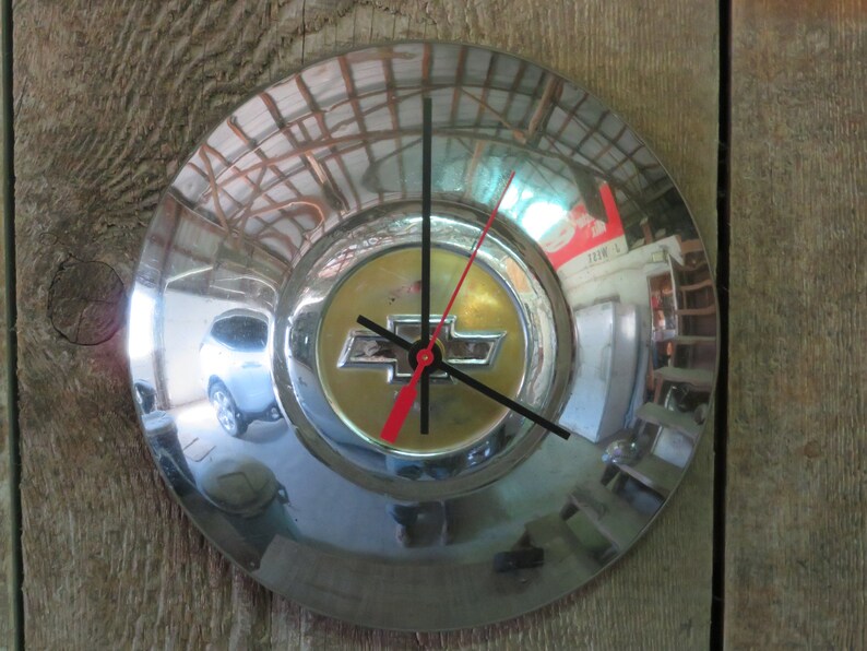 1950 Chevrolet Hubcap Clock Item No. 2757 image 1