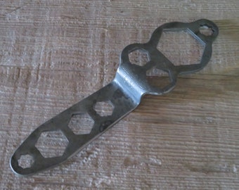 Grease/Dust Cap Wrench - Item No. 666