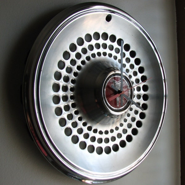 1977-78 Pontiac Hubcap Clock   no.1597