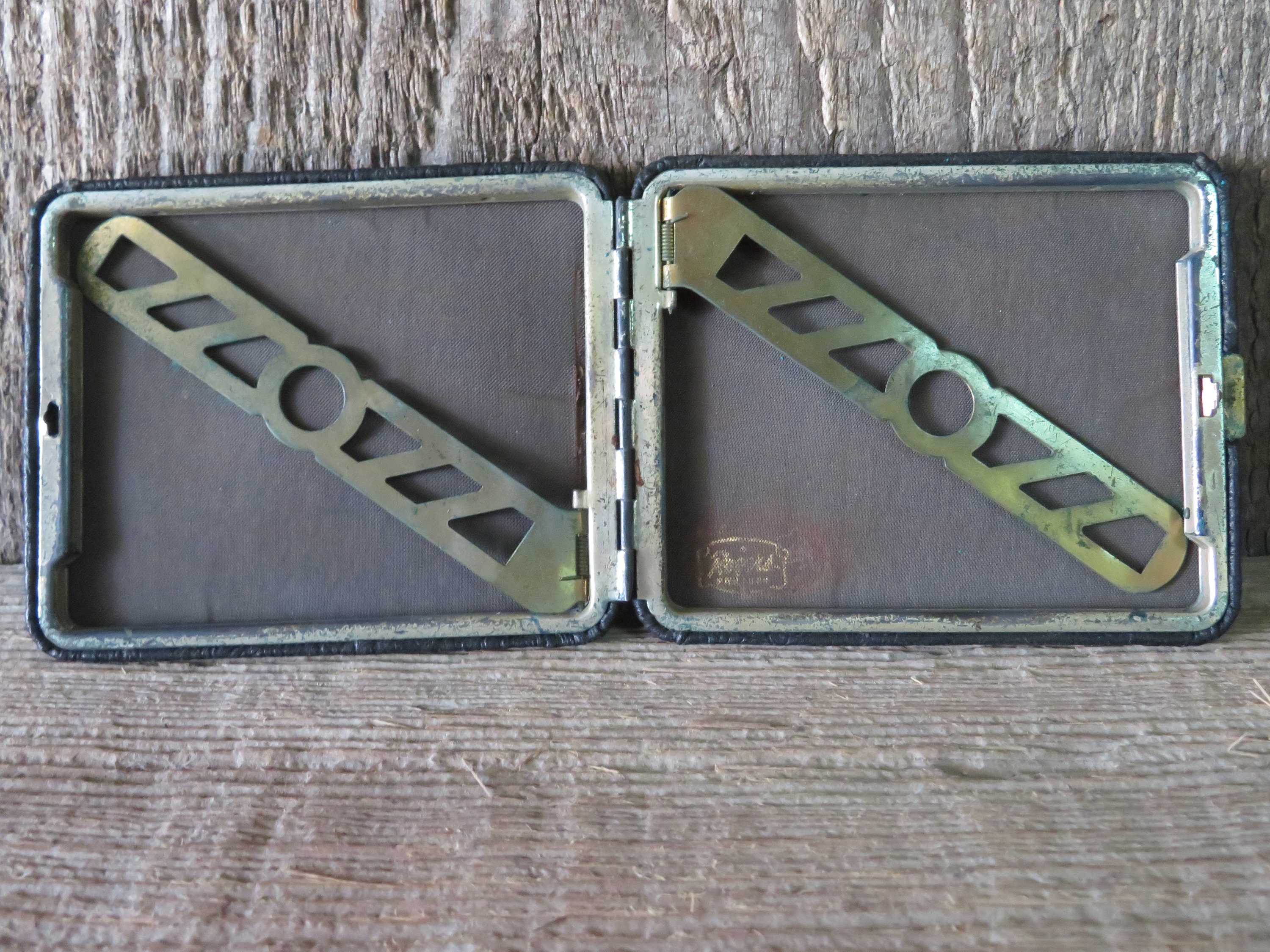 Cigarette Rolling Paper Case - Item No. 785