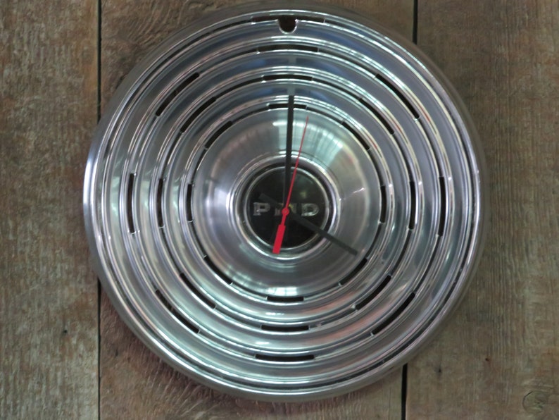 1969 Pontiac Hubcap Clock no.1462 image 1