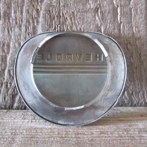 Vintage Chevrolet Pickup Horn Button Item No. 884 image 3