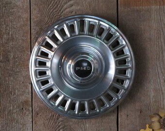 1967-68 Pontiac Hubcap - Item No. 672
