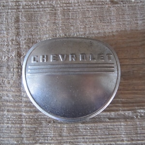 Vintage Chevrolet Pickup Horn Button Item No. 884 image 1