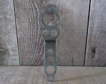 Grease - Dust Cap Wrench - Item No. 668