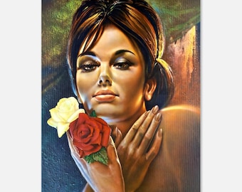 Peut inclure: Une femme aux cheveux et aux yeux brun foncé tient un bouquet de roses. Les roses sont rouges et blanches. La femme est éclairée d'une lumière douce et chaude. L'arrière-plan est une peinture abstraite floue.