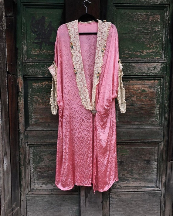 1920s Art Deco Pink Cocoon Trousseau Dressing Robe