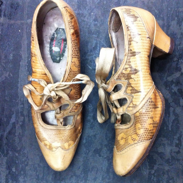 Dated 1930 // Oxford Leather Lace up Snake Print Shoes // Heels // Pumps Size 6