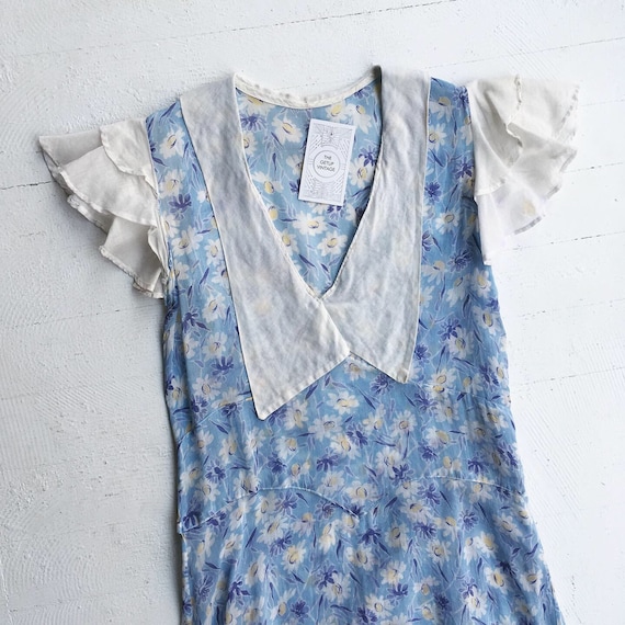 1930s Blue Daisy Print Flutter Sleeve Collar Dress