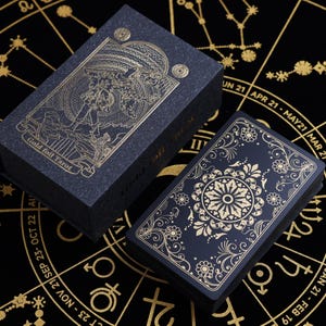 Tarot en feuille d'or, jeu de tarot floral en or noir - Mysticisme inspiré du zodiaque avec feuille 24 carats et dates célestes, jeu de tarot en boîte, cadeau exquis