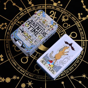 Baralho de tarô Hora de Aventura, baralho de 78 cartas, jogo de adivinhação, presente para ele ou ela, coleção de embalagens de caixa de lata