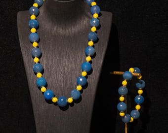 Handgemaakte ketting en kettingenset met hazelblauwe agaat: edelsteen sieraden