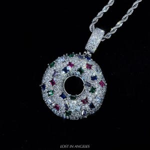 Collares de donas grandes de hip hop de gánster de dibujos animados | Collar brillante de plata helada | Joyería de villano callejero | Joyería de parrilla Y2K de ropa urbana