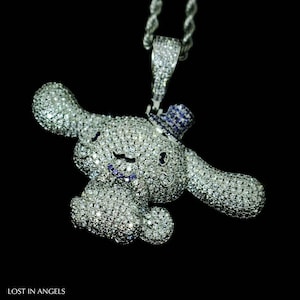 Bling Hip-Hop Cinnamoroll Anime Wisiorek Naszyjnik – Iced Out Cute Cartoon Biżuteria – Modny Wyjątkowy Prezent Prezent dla Raperów, Mężczyzn i Kobiet Grillz