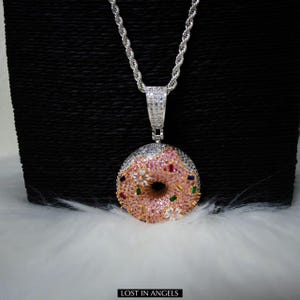 Collares de donas grandes de hip hop de gánster de dibujos animados | Collar rosa brillante helado | Joyería de villano callejero | Joyería de parrilla Y2K de ropa urbana