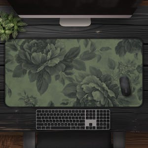 Green Floral Vintage Art Desk Mat, Dark Cottagecore Mouse Pad, Botanical Floral Pattern Keyboard Mat, Decor For Office & Desk Accessories