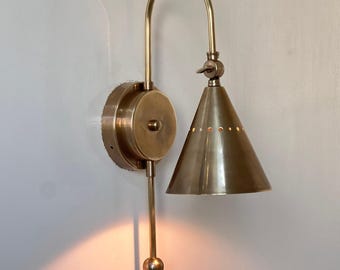 Aplique de pared de latón perforado, pieza rara: Lámparas de pared vintage, luminarias de mediados de siglo, estilo escandinavo.