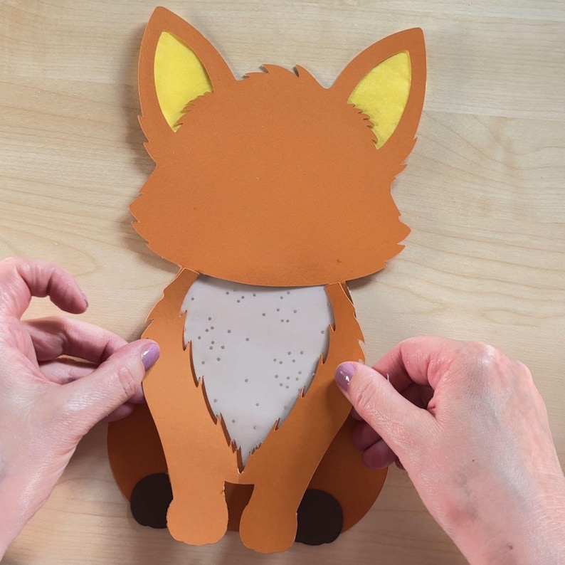 DIY Fuchslaterne beim Basteln mit Plotterdatei und Schritt-für-Schritt-Anleitung