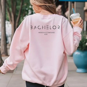 Bachelor Abschluss | personalisiertes T-Shirt oder Sweatshirt | das perfekte Geschenk zum Uni Abschluss | Bachelor Abschluss Geschenk