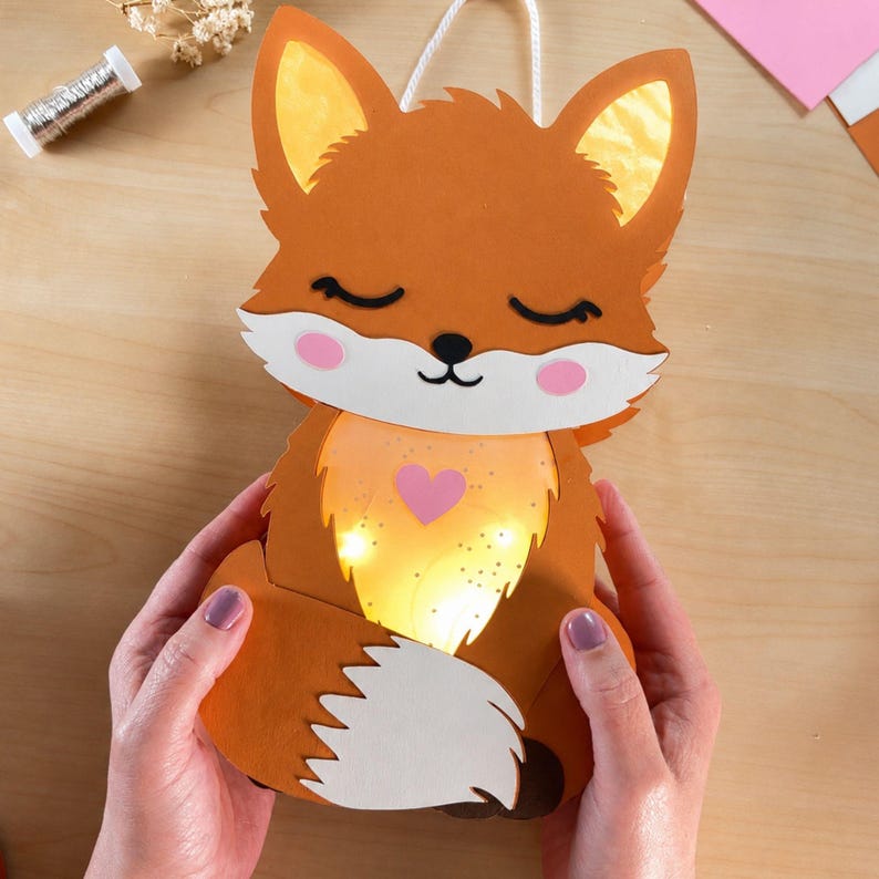 Fuchslaterne basteln mit Plotter oder Schere – DIY Bastelvorlage für Kinder