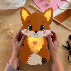 Moderne DIY Fuchslaterne aus Papier in warmen Herbstfarben