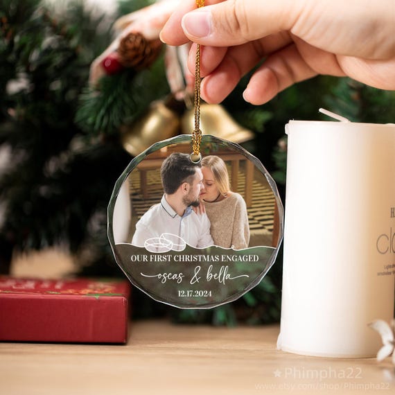 Bakven Personalized Personalized Couple Kissing Christmas Ornament